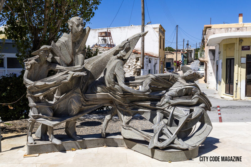 Γλυπτό του Μανώλη Τζομπανάκη στον εξωτερικό χώρο του Μουσείου Νίκου Καζαντζάκη στη Μυρτιά Ηρακλείου.